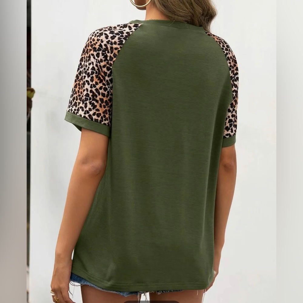 Crew Neck Color Block Cheetah Print Short Sleeve T-Shirt - Picture 2 of 7